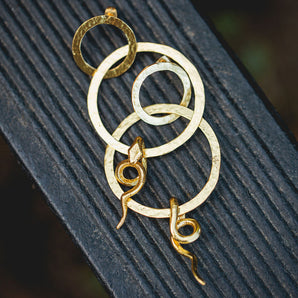 Brincos Ouroboros