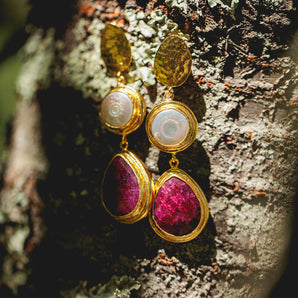 Brinco Drop com Pedras Naturais